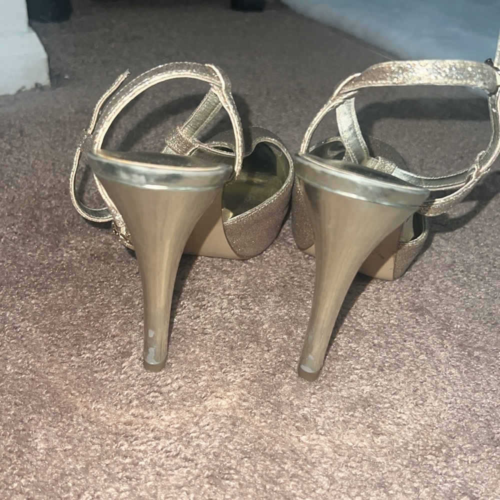 Heels - Picture 4 of 4